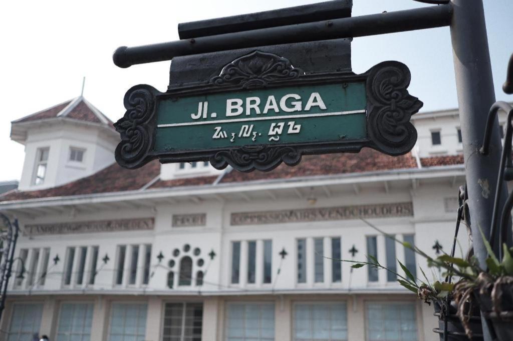 The Batik Bed And Coffee Bandung Hotel Ngoại thất bức ảnh